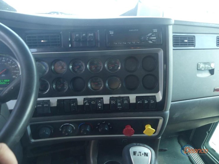 2018-kenworth-w900-image-21