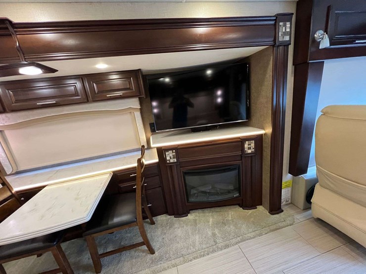 2016-entegra-coach-aspire-44b-mountain-master-luxury-diesel-pusher-motorhome-(51,192-miles)-image-146