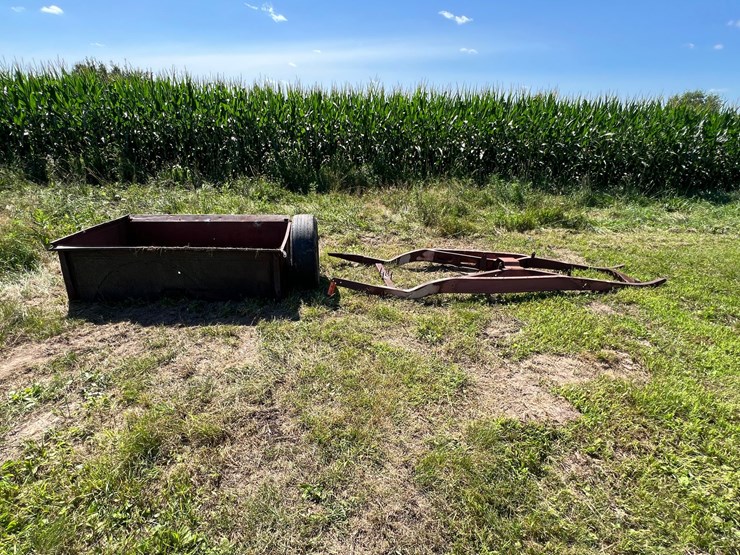 #5737-•-misc.-car-frame-and-box-and-antique-ford-tailgate-image-1