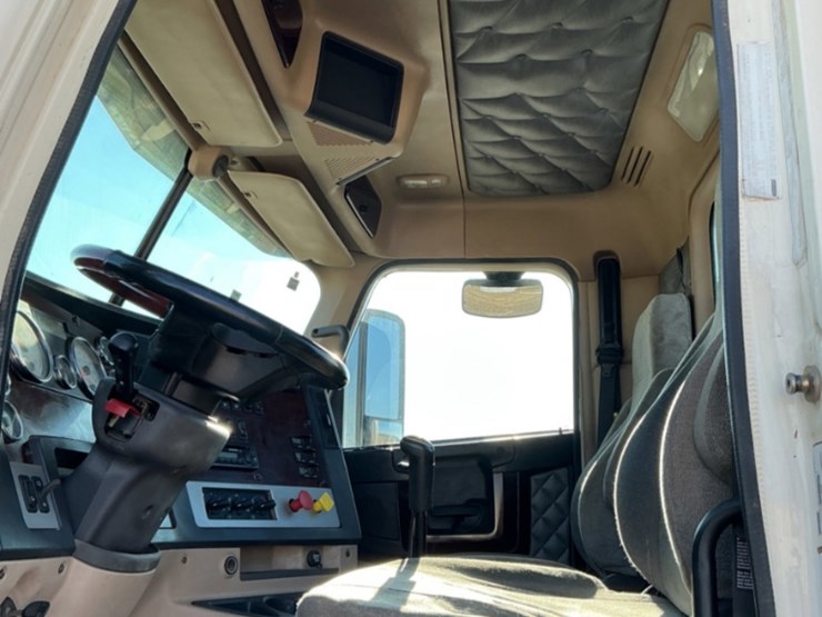 2015-freightliner-coronado-122-sd-image-21
