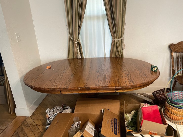 #6245-•-dining-room-table-and-chairs-image-2