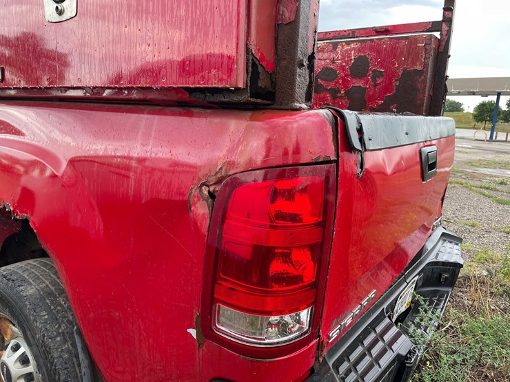 2010-gmc-2500-image-32