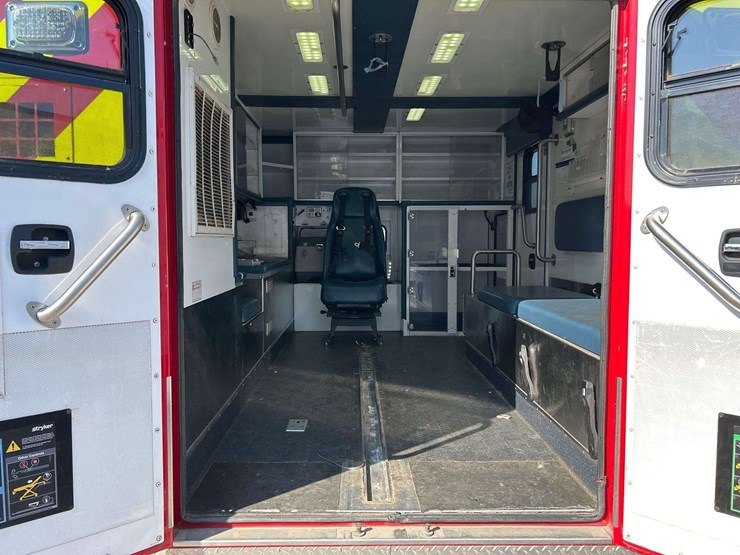 2018-dodge-3500-image-25