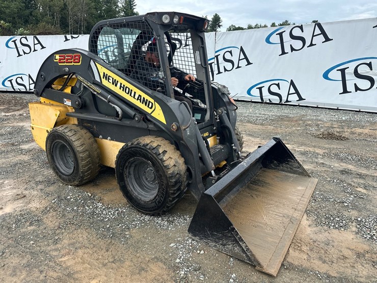 2019-new-holland-l228-image-7