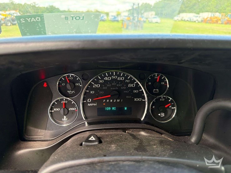 2018-chevrolet-express-g2500-image-6