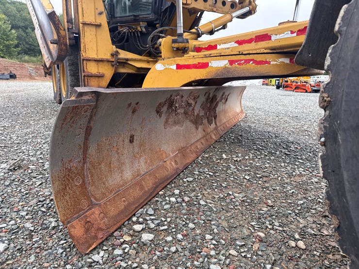 caterpillar-160m-awd-image-35