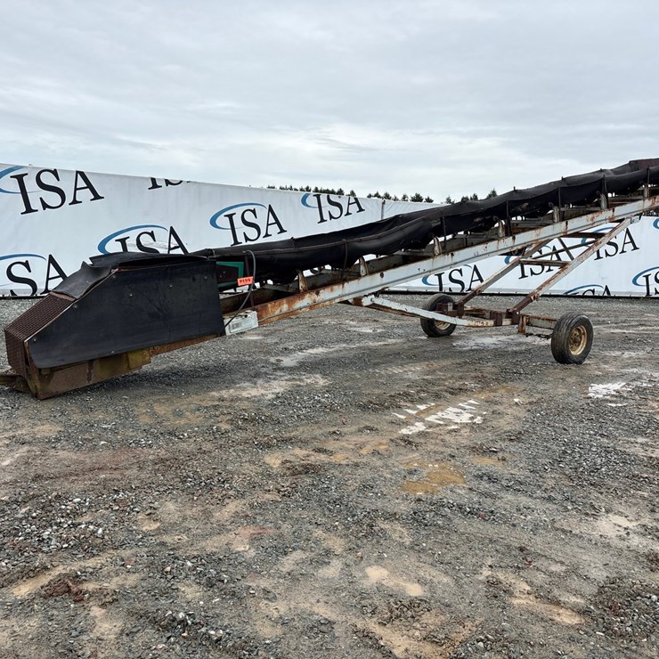 #5514 • Approx 40' Towable Conveyor