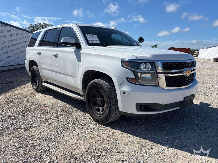 2016-chevrolet-tahoe-image-4