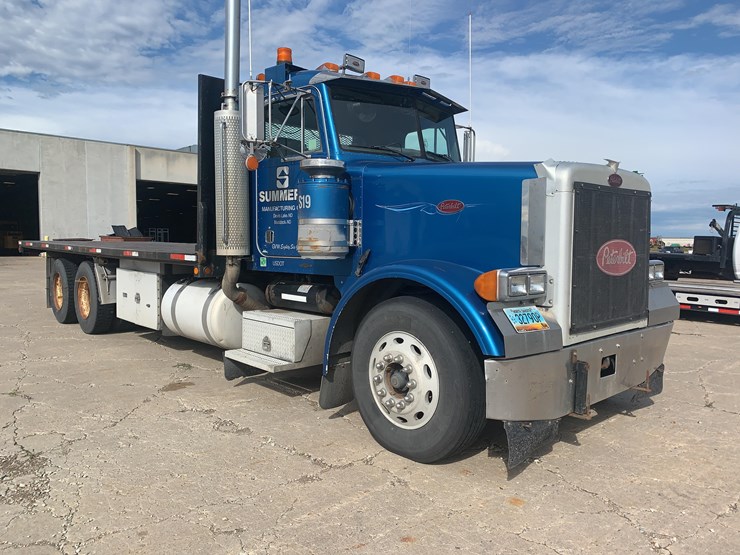 2001-peterbilt-semi-image-3