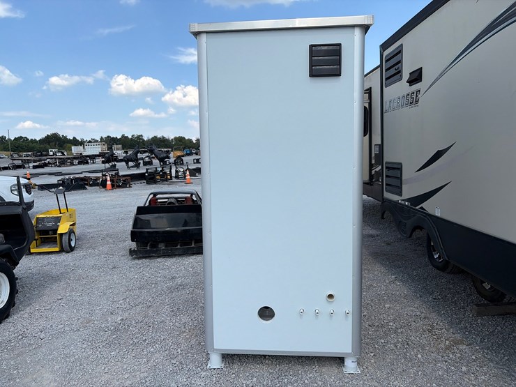 #204-•-portable-restroom-image-4