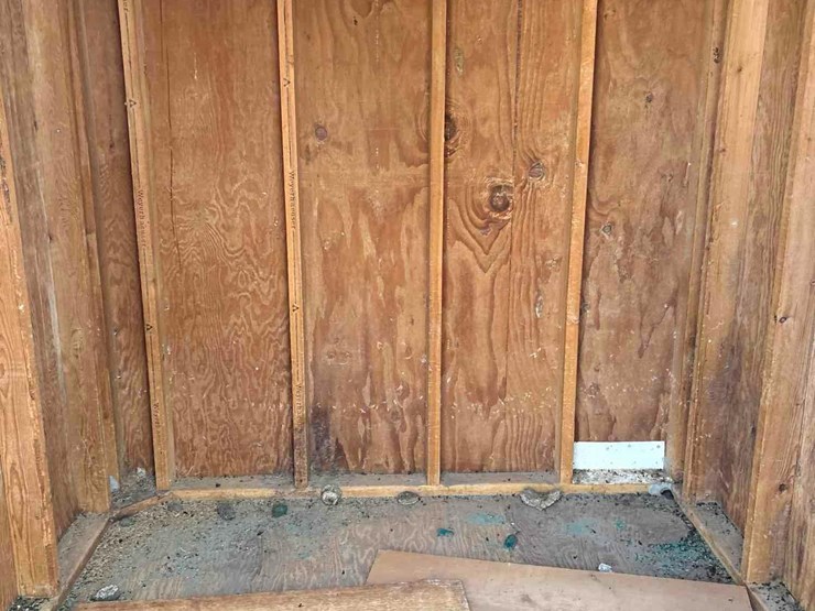 6’x6’-portable-feed-shed-image-11