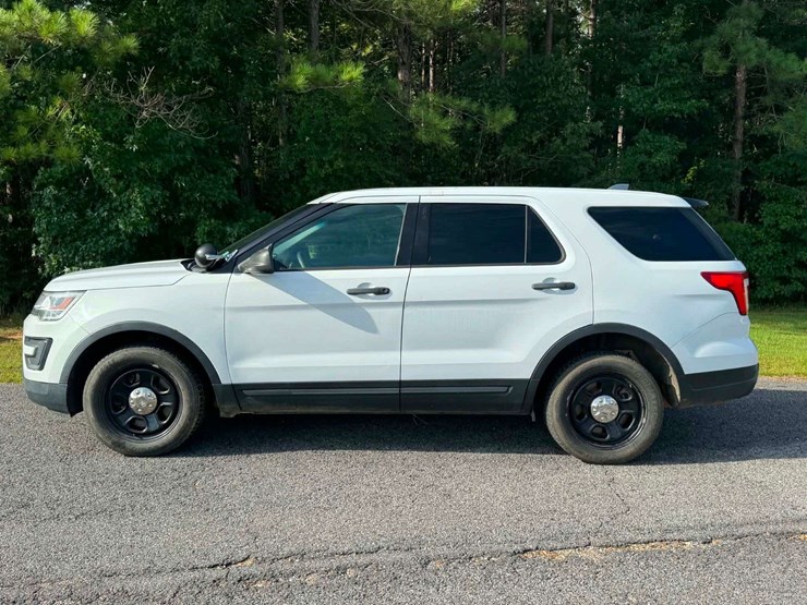 2018-ford-explorer-image-2
