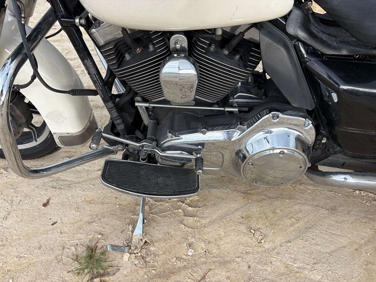 2015-harley-davidson-road-king-flhp-police-motorcycle-(27,454-miles)-image-9