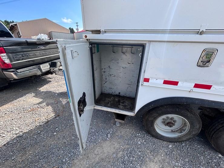 #212-•-2014-saub-pull-behind-service-trailer-image-17