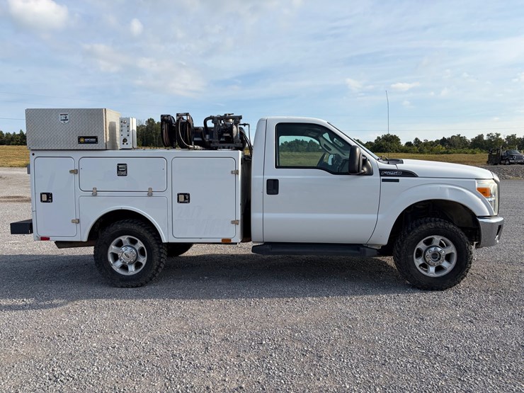 #247-•-2016-ford-xl-f-250-service-truck-image-13