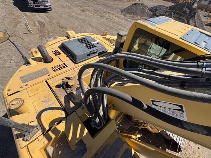 2013-komatsu-pc228us-lc-8-image-26