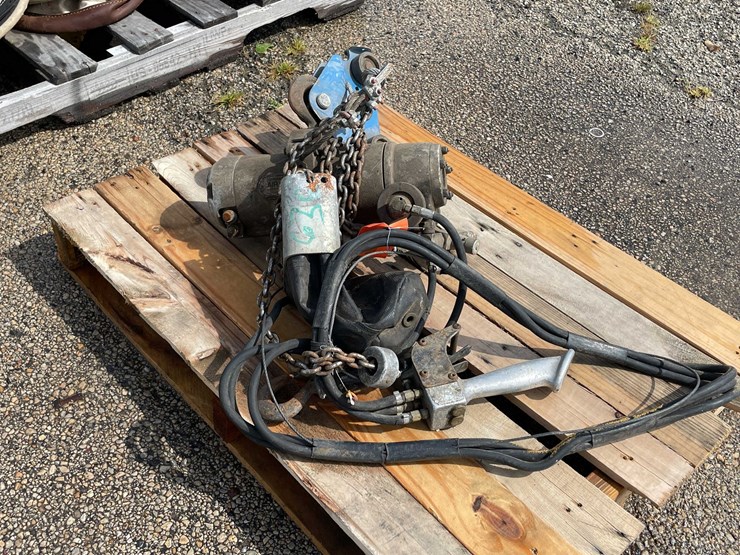 #10531-•-gardner-pneumatic-chain-hoist-image-1