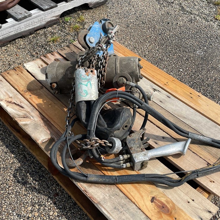 #10531 • Gardner Pneumatic Chain Hoist