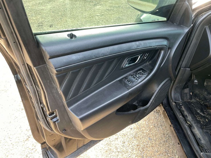 2016-ford-taurus-4-door-police-sedan-(99,841-miles)-image-9
