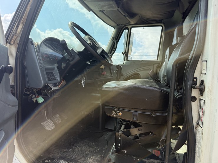 2004-international-transtar-8600-image-11