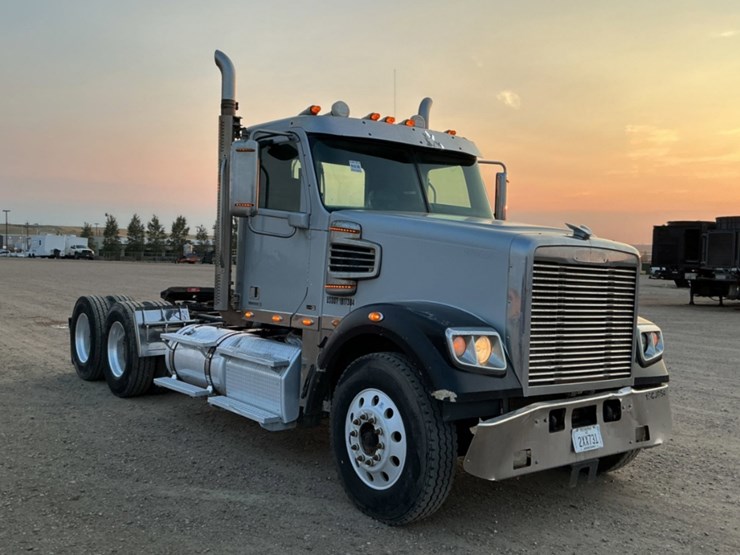 2011-freightliner-coronado-122-sd-image-3