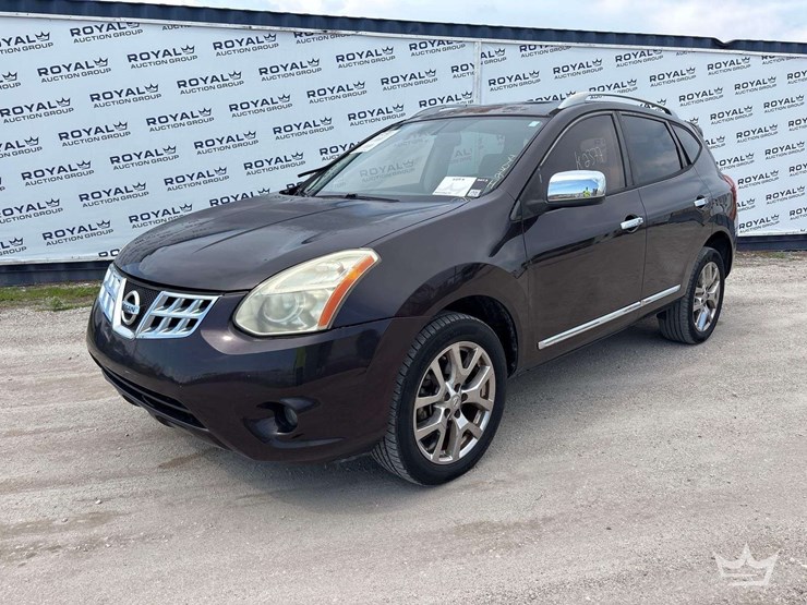 2011-nissan-rogue-image-1