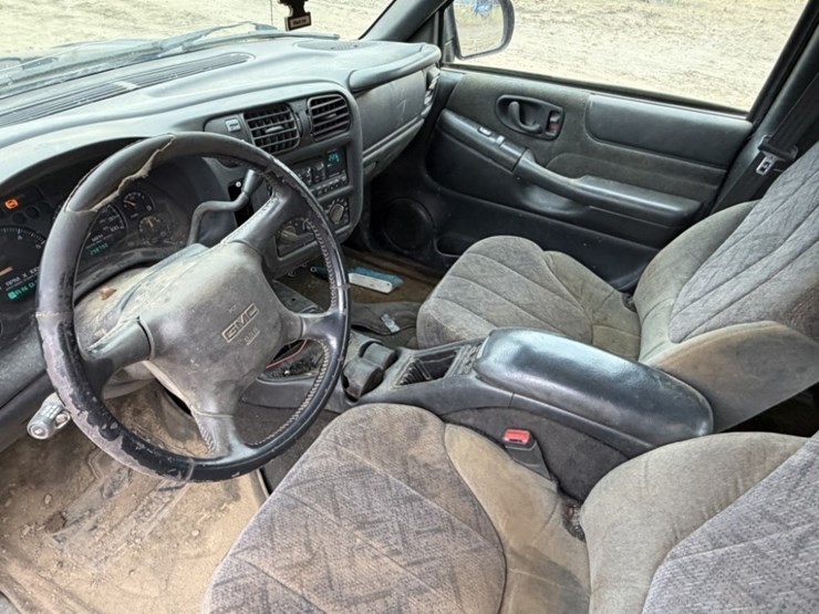 2001-gmc-sonoma-crew-cab-pickup-image-16