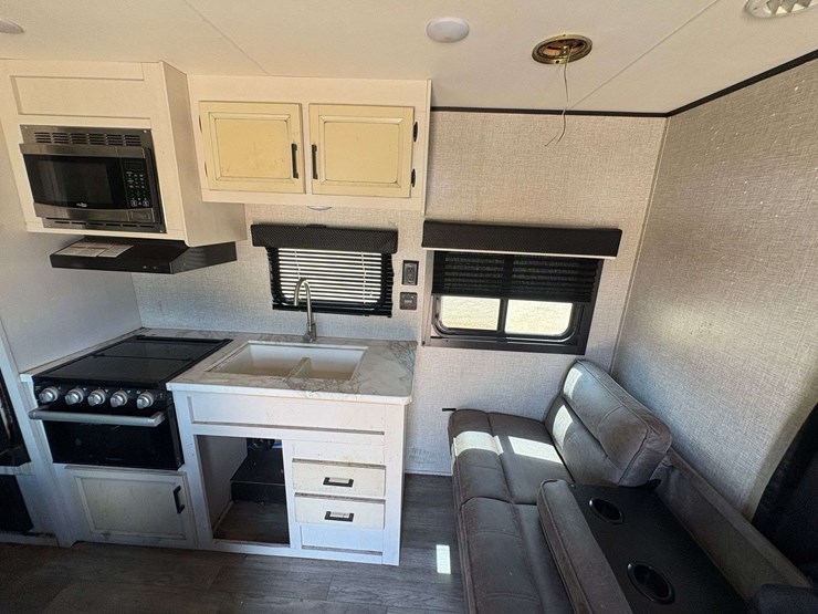 2022-jayco-"jayflight"-bumper-pull-travel-trailer-image-18