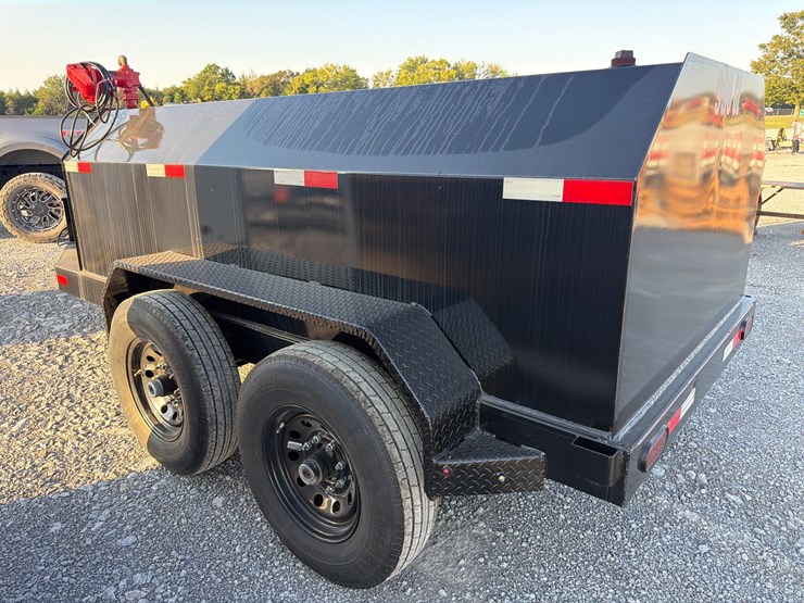 #210-•-2026-x-star-990-gal-tandem-axle-fuel-trailer-image-7