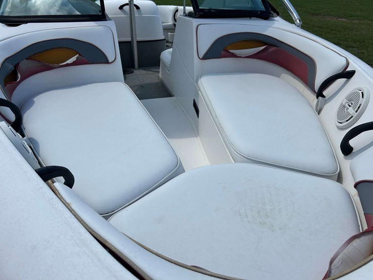 2000-moomba-mobious-ski-boat-w/trailer-(65-actual-hours)-image-25