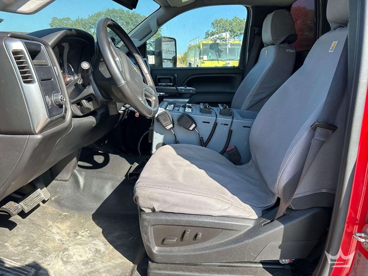 2016-chevrolet-c3500-image-11