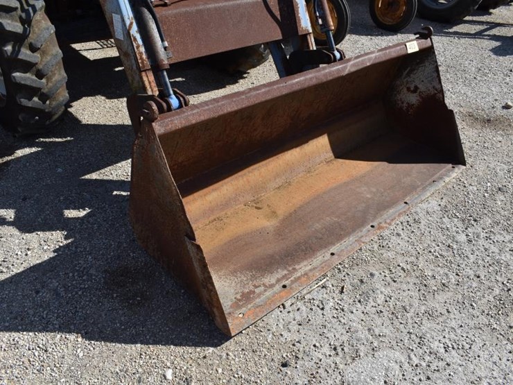 new-holland-tb100-image-3
