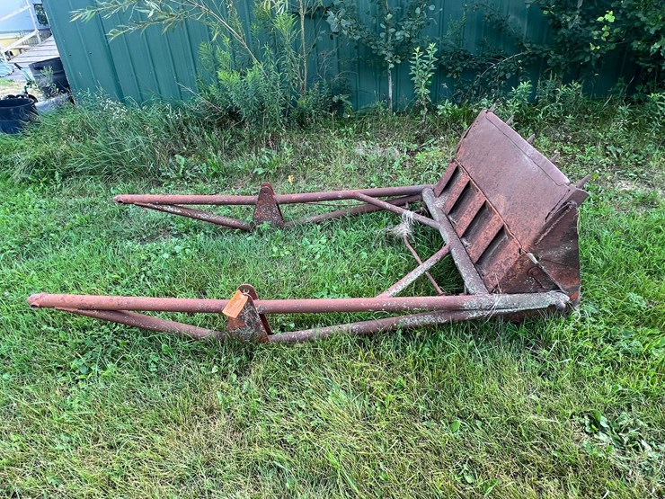 #5708-•-tractor-loader-arms-and-bucket-image-1
