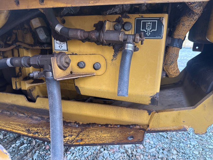 caterpillar-160m-awd-image-68