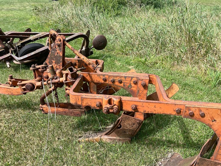 #1639-•-allis-chalmers-moldboard-plow-image-9