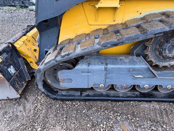 2023-deere-317g-image-17