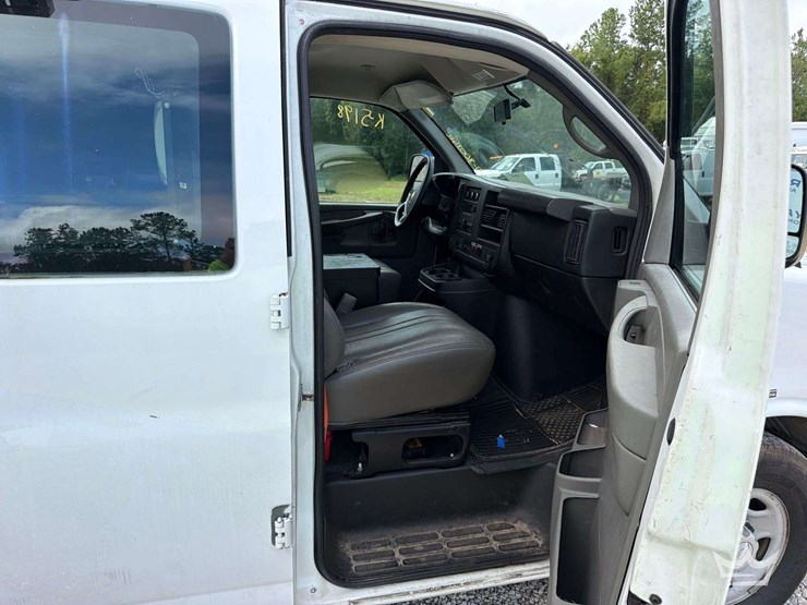 2014-chevrolet-express-g2500-image-17