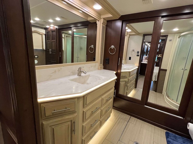 2016-entegra-coach-aspire-44b-mountain-master-luxury-diesel-pusher-motorhome-(51,192-miles)-image-112