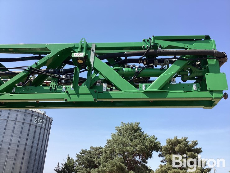 2024-john-deere-410r-image-13