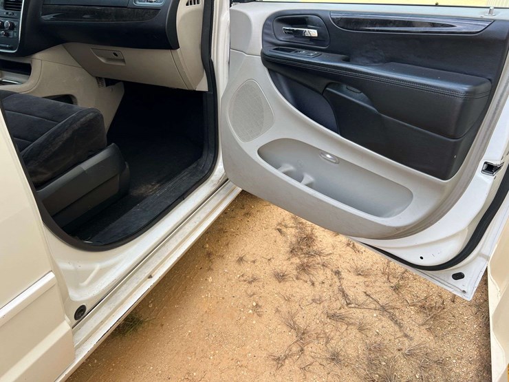 2013-dodge-grand-caravan-image-50