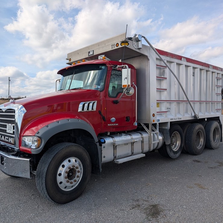 #259 • 2015 MACK GU713 GRANITE TRI-AXLE DUMP TRUCK