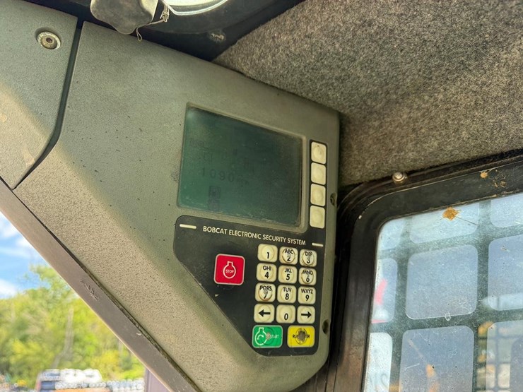 2004-bobcat-t300-image-23