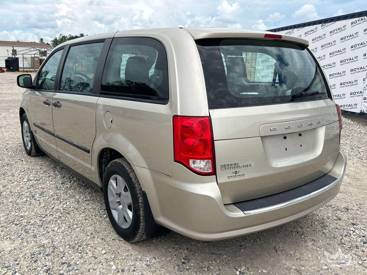 2013-dodge-caravan-image-4