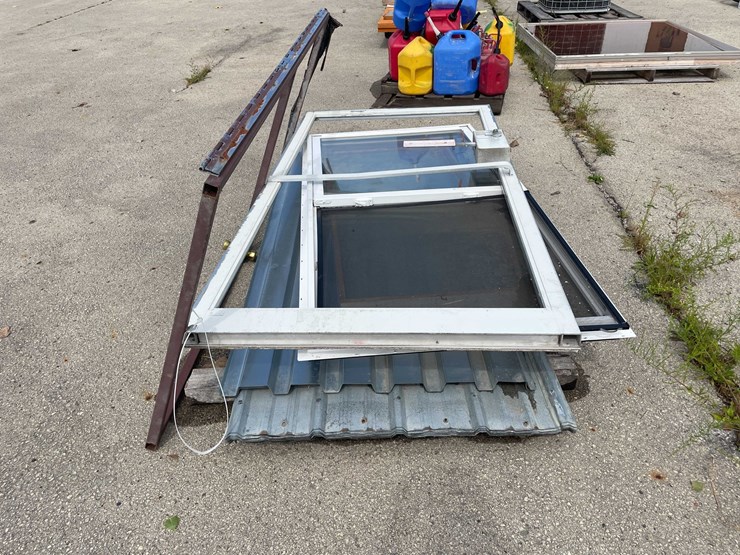 #10554-•-pallet-of-misc.-items-image-2