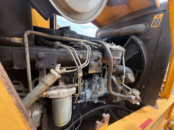 new-holland-555e-image-36