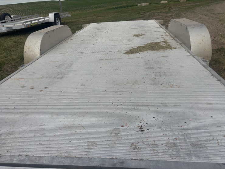 2021-aluma-8218-tilt-trailer-image-8