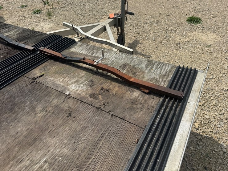 #10515-•-triton-xt-snowmobile-trailer-(located-in-rosendale-wi)-image-9