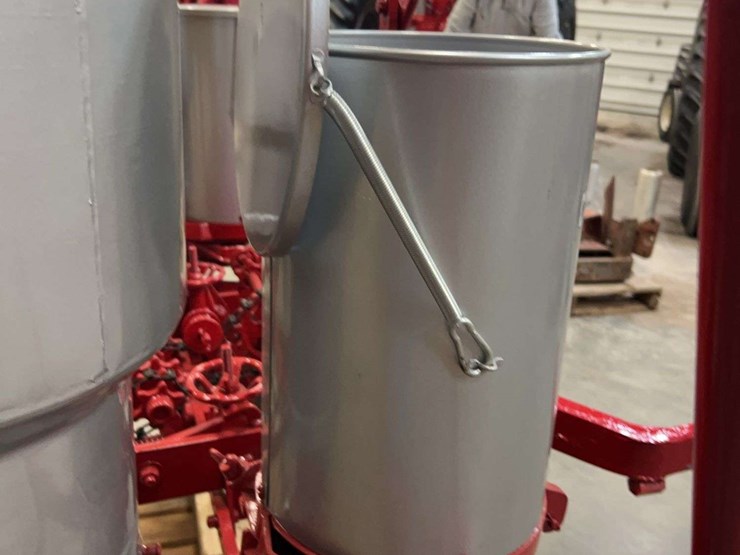 international-harvester-c251-two-row-fast-hitch-planter-image-38