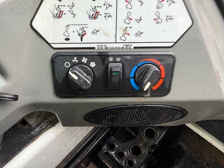 2024-bobcat-t450-image-26