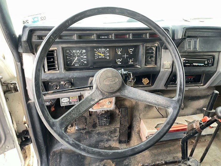 1997-ford-f800-image-13